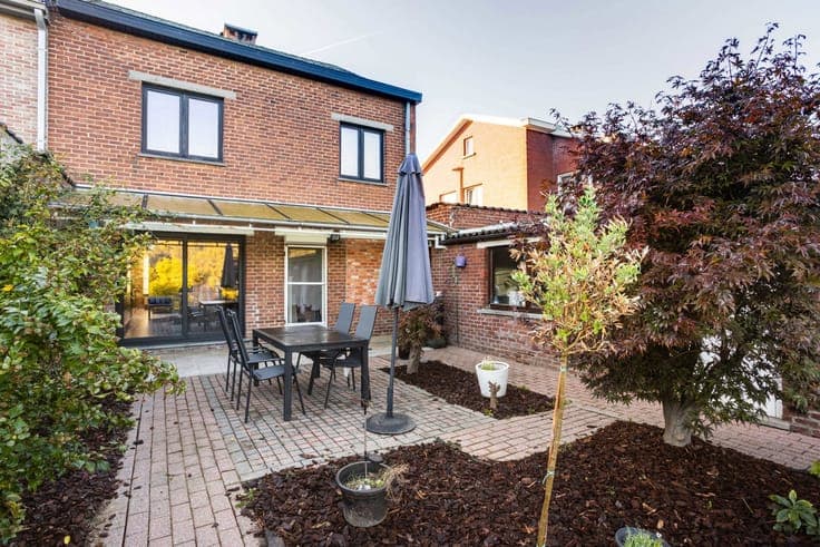 Move-in ready house with garden, open views and garage