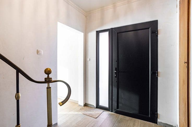 Move-in ready house with garden, open views and garage