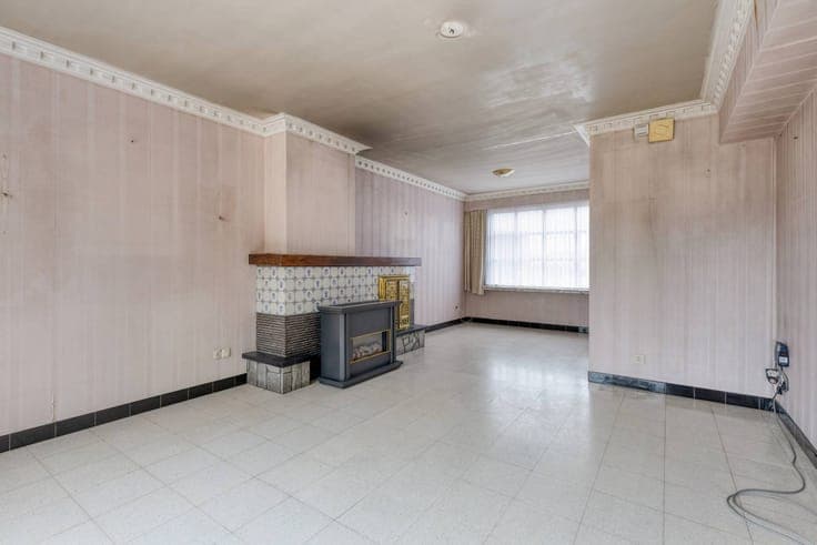 Spacious family home with sunny garden for sale in Roeselare