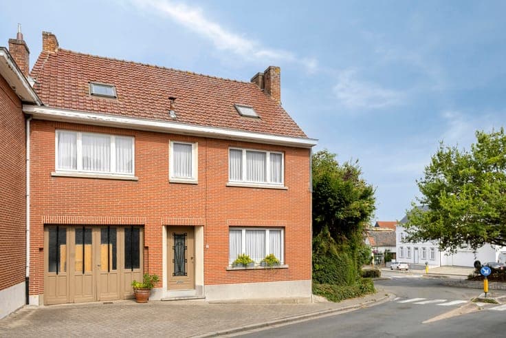 Charming house to renovate with garden in Appelterre