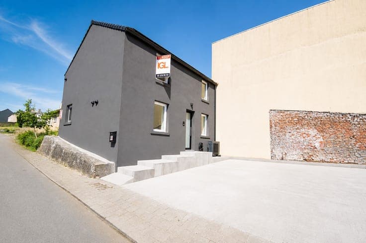 Energy-efficient home with garden and 2 parking spaces in...