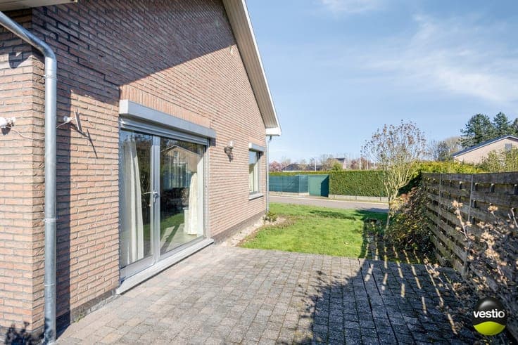 RUIME OPEN BEBOUWING (OB) MET 3 SLAAPKAMERS, GARAGE EN KE...