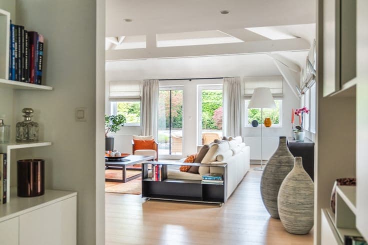 Bright, charming villa in perfect condition