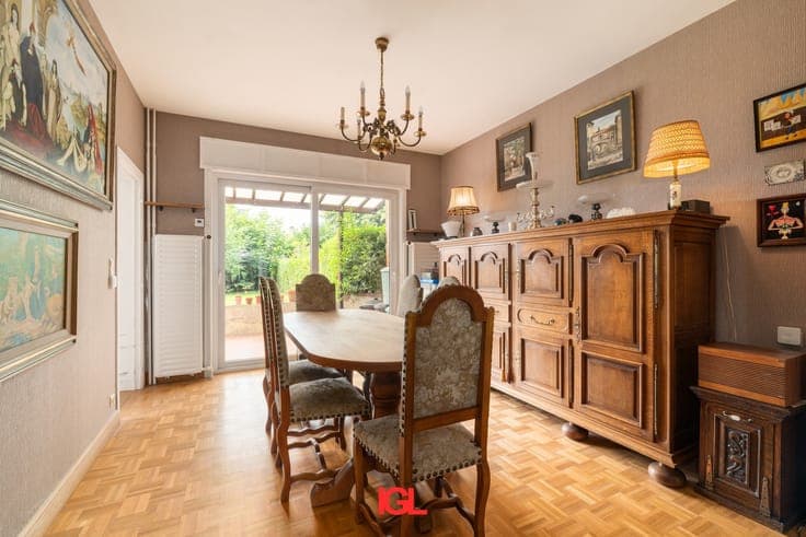 Four-bedroom townhouse with a garden in Sint-Pieters-Leeuw