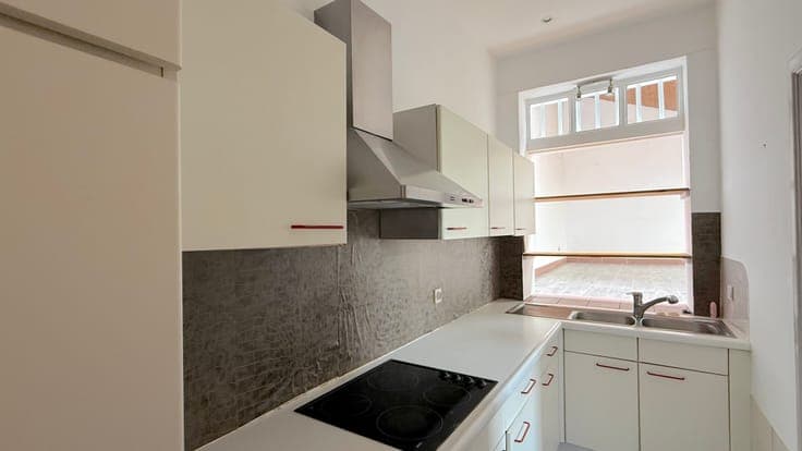 STUNNING 2-BEDROOM HOUSE WITH GARAGE AND GARDEN