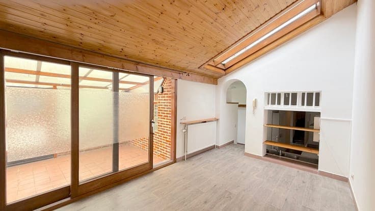 STUNNING 2-BEDROOM HOUSE WITH GARAGE AND GARDEN