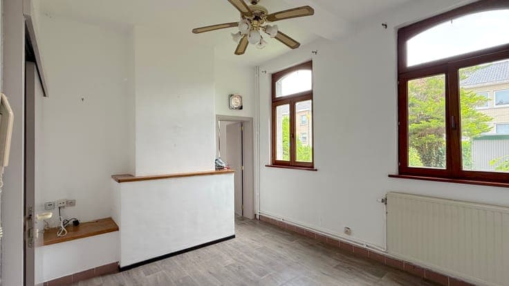 STUNNING 2-BEDROOM HOUSE WITH GARAGE AND GARDEN