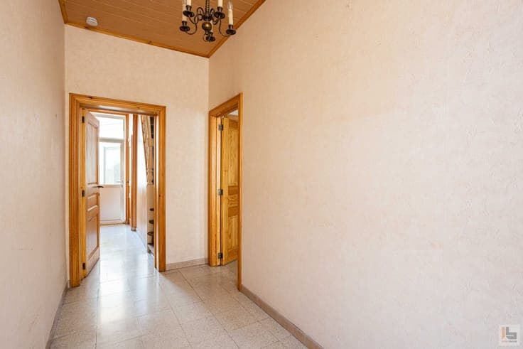 Te renoveren woning met 3 slaapkamers en toegang achterom