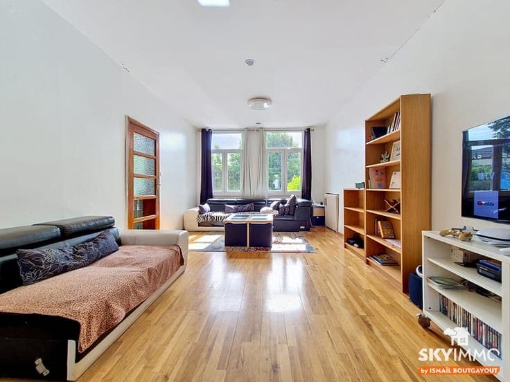 CHARACTERFUL 5-BEDROOM HOUSE WITH 150 M² GARDEN