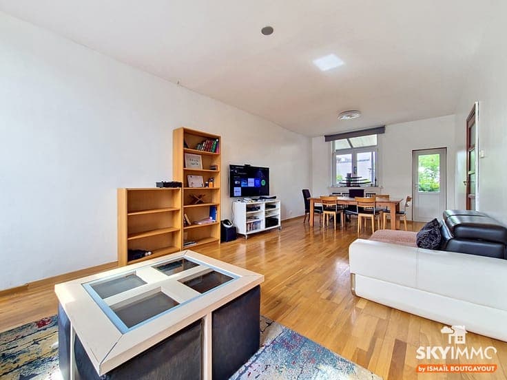 CHARACTERFUL 5-BEDROOM HOUSE WITH 150 M² GARDEN