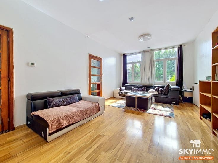 CHARACTERFUL 5-BEDROOM HOUSE WITH 150 M² GARDEN