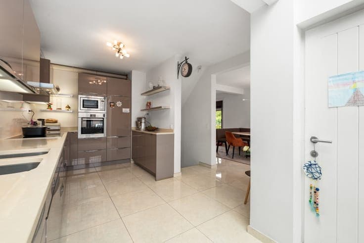 Semi-detached home with large garden in Sint-Stevens-Woluwe