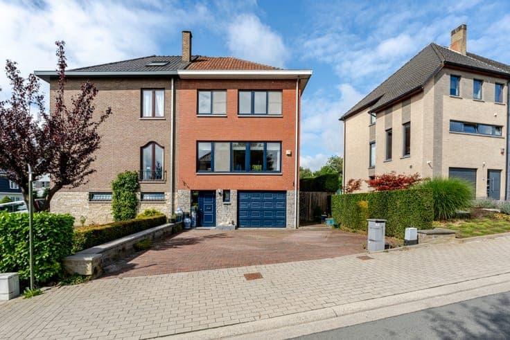 To be modernised bel-étage in Grimbergen for sale