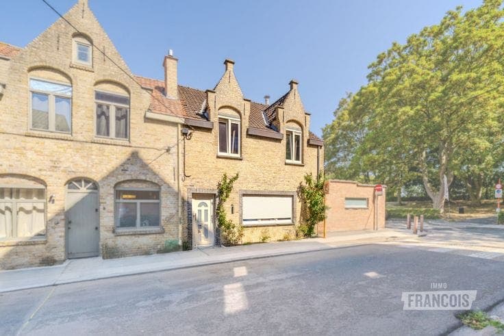 Characterful townhouse with 3 bedrooms near the city park f…