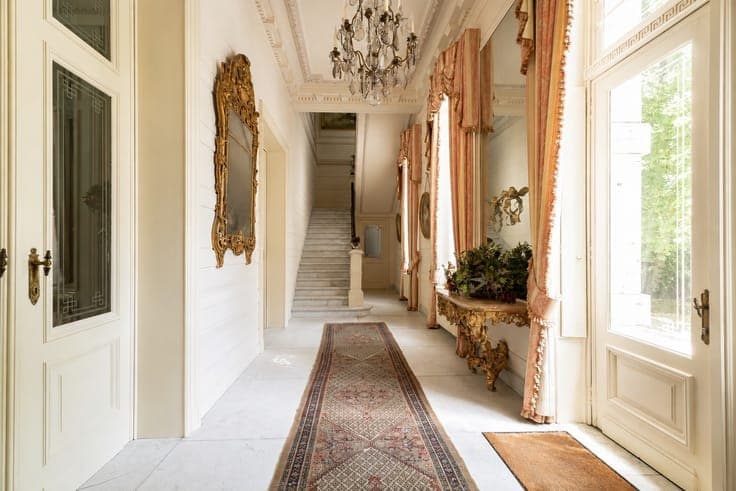 Brussels South Charleroi - Renovated 19th-century château w
