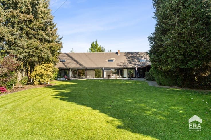 Architect-designed home on large plot in Wemmel
