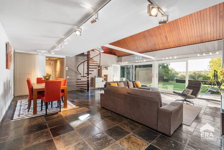Architect-designed home on large plot in Wemmel
