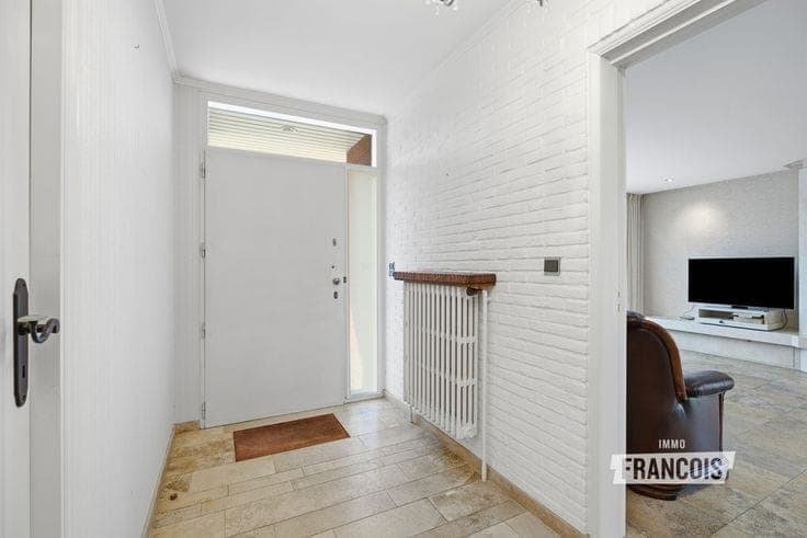Well-maintained bungalow in Roesbrugge