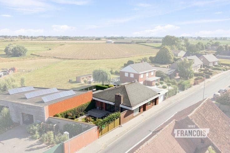 Well-maintained bungalow in Roesbrugge