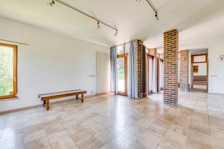 Architect-designed house, 180 m² –5 bedrooms and 2 bathrooms