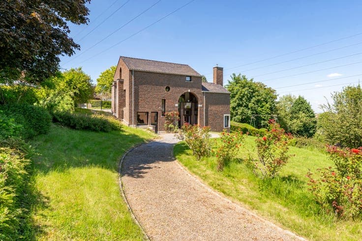 Architect-designed house, 180 m² –5 bedrooms and 2 bathrooms