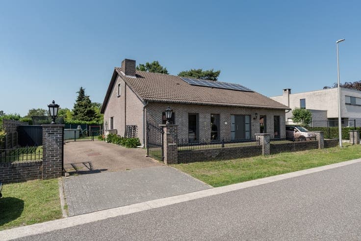 Gelijkvloerse 4 SLK woning op een zeer leuke locatie!
