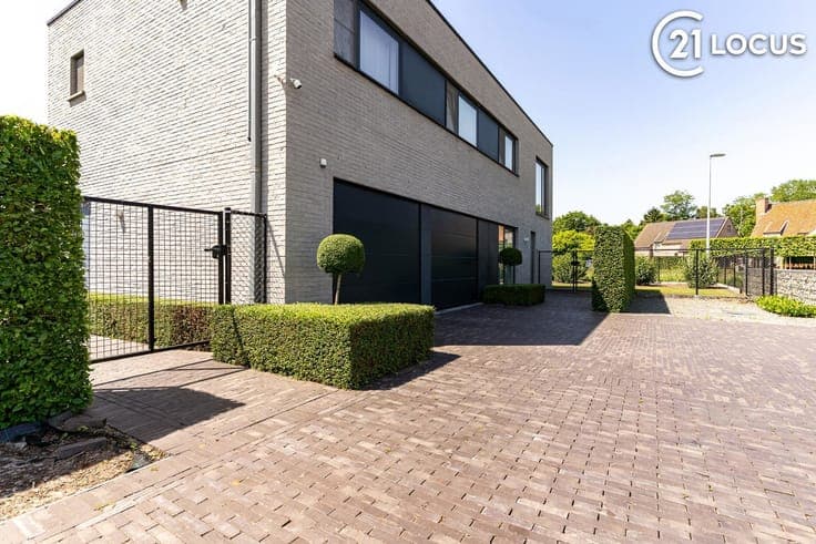 Exceptionally flexible living on a 1,056 m² plot in Doorslaa