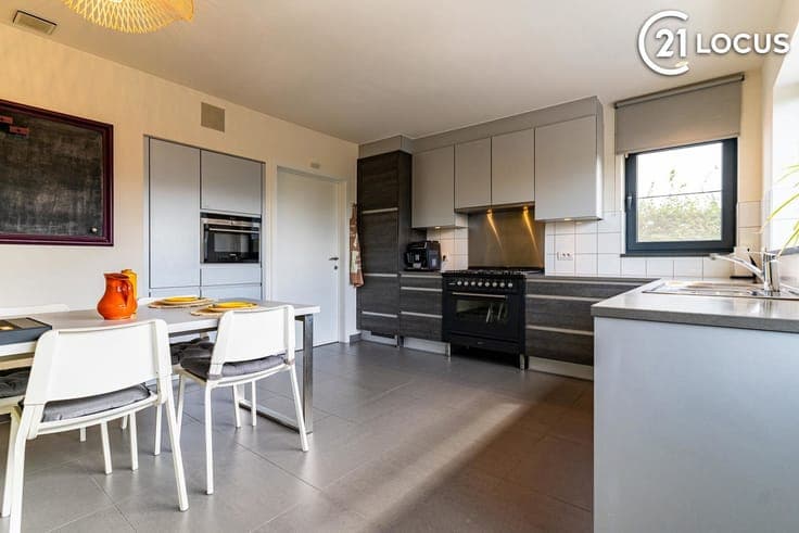 Exceptionally flexible living on a 1,056 m² plot in Doorslaa