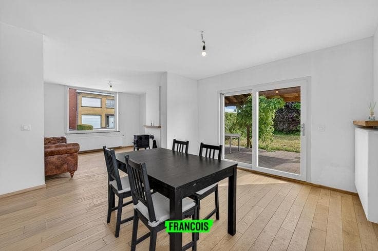 Charming detached house for sale with a spacious garden in …