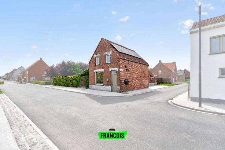Charming detached house for sale with a spacious garden in …