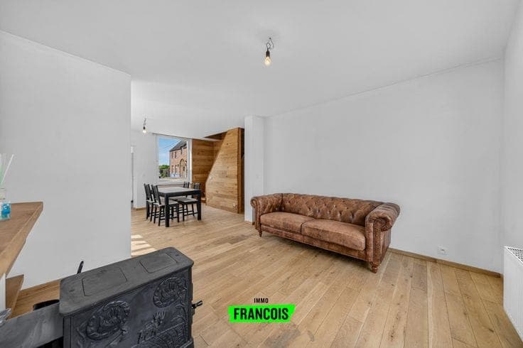 Charming detached house for sale with a spacious garden in …