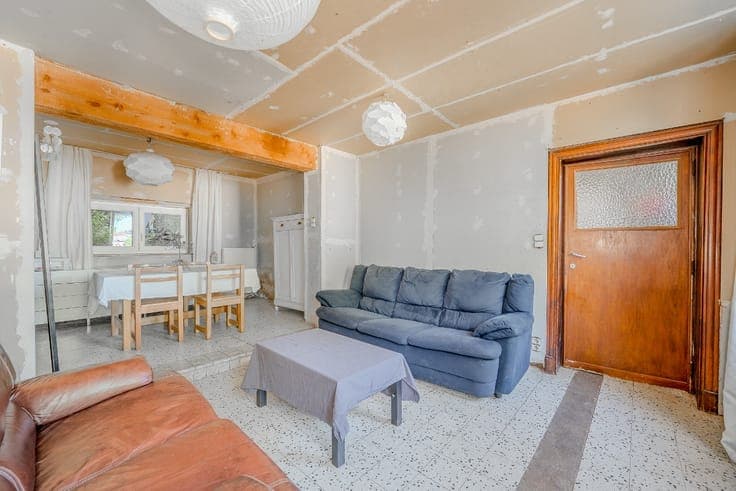 4-BEDROOM HOUSE IN NEED OF RENOVATION – CLOSE TO ALL AMENITI