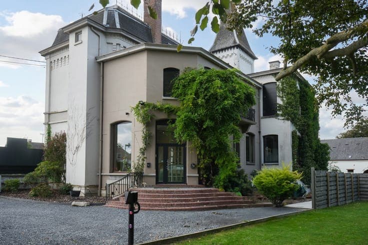 Mansion with Reception Rooms