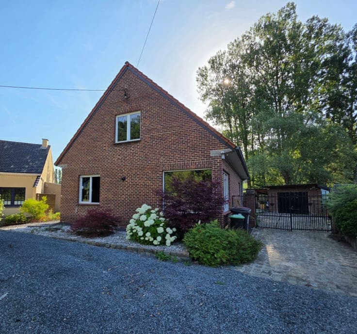 4-bedroom family home with an office, a beautiful garden, an