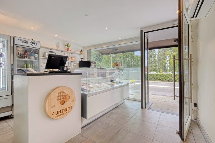 Te renoveren woning met handelsruimte in centrum Kruibeke