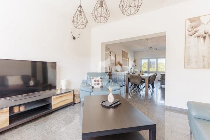 Villa for sale in Arsimont.
