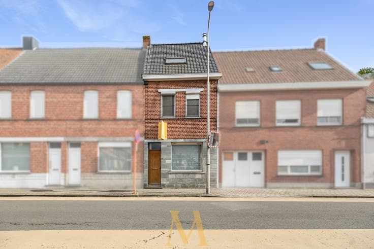Ruime woning met 4 slaapkamers en garage op wandelafstand...