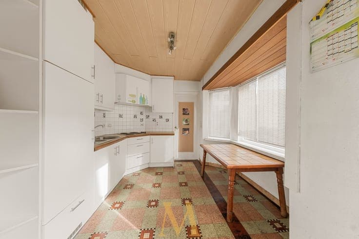 Ruime woning met 4 slaapkamers en garage op wandelafstand...