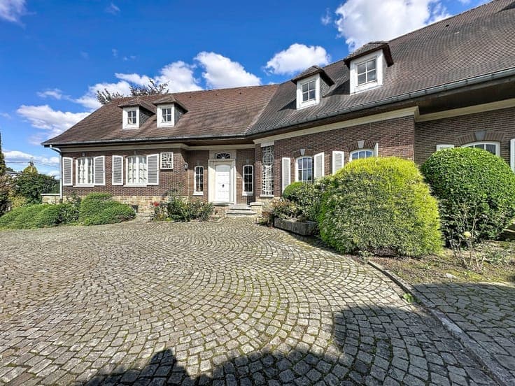 Spacious character house with large garden in Awans