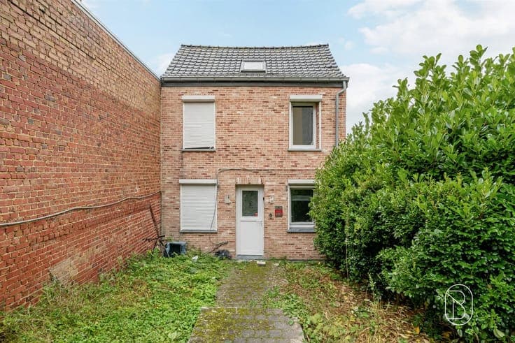 A home in a quiet location with a pleasant garden
