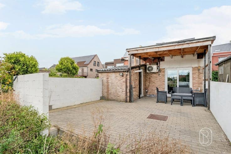 A home in a quiet location with a pleasant garden