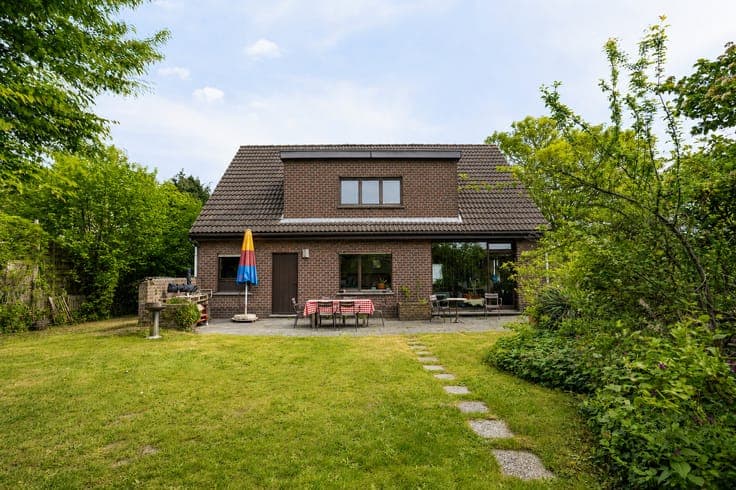 Quietly located detached villa with south-facing garden