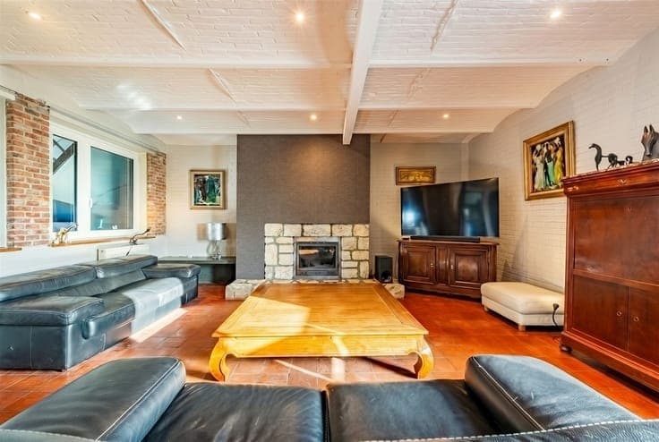 Spacious 4-bedroom house in Orp-Jauch
