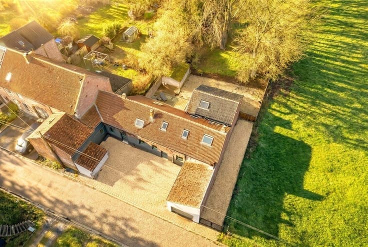 Spacious 4-bedroom house in Orp-Jauch
