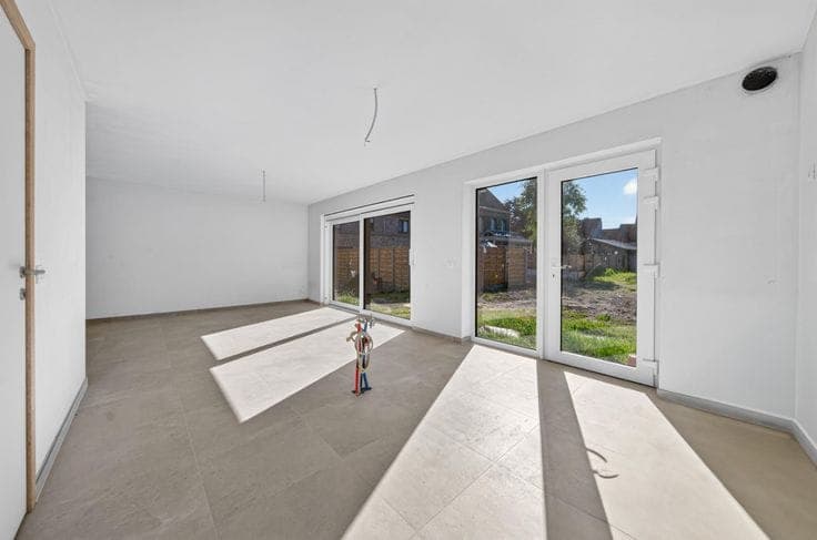 Modern, move-in ready family home with 4 bedrooms and an in…