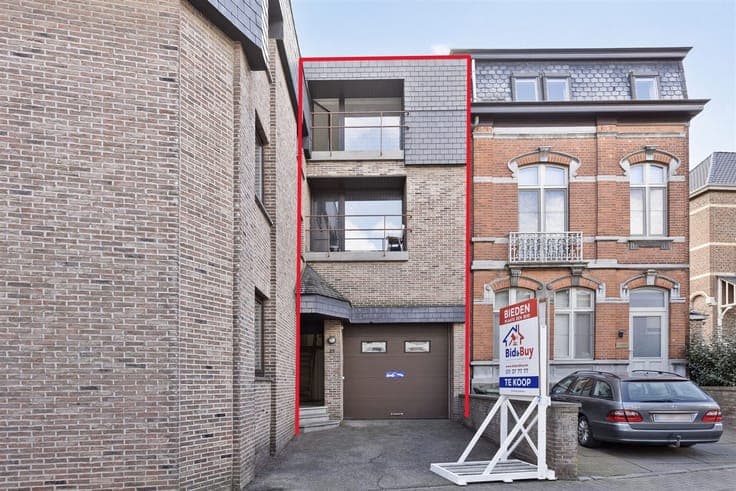 Apartment building