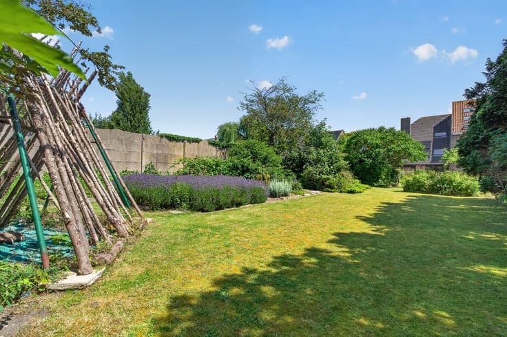 Spacious Semi-Detached Family Home with 5 Bedrooms, Welln...