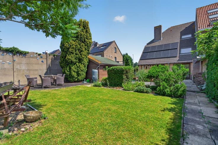Spacious Semi-Detached Family Home with 5 Bedrooms, Welln...