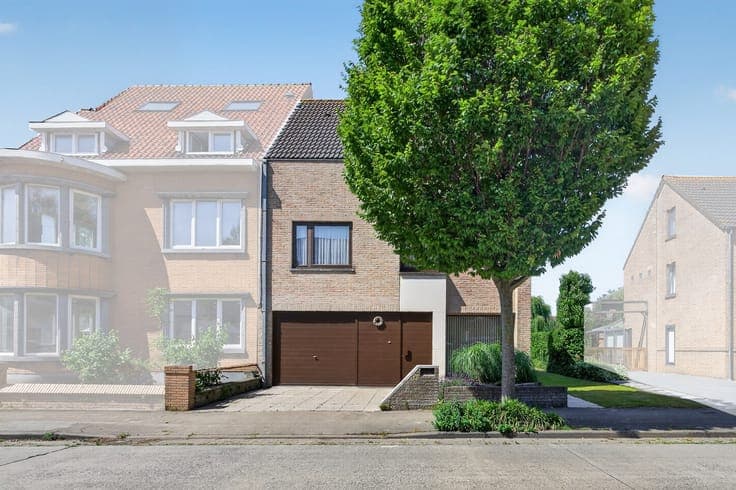 Spacious Semi-Detached Family Home with 5 Bedrooms, Welln...