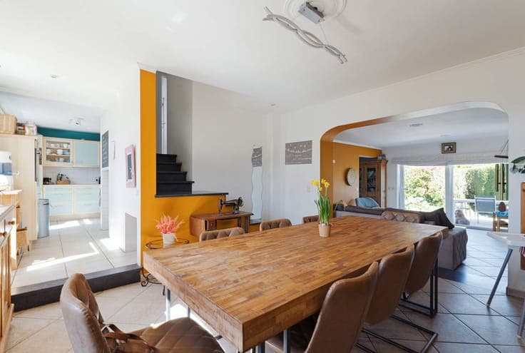 Vaste maison 4 chambres avec beau jardin